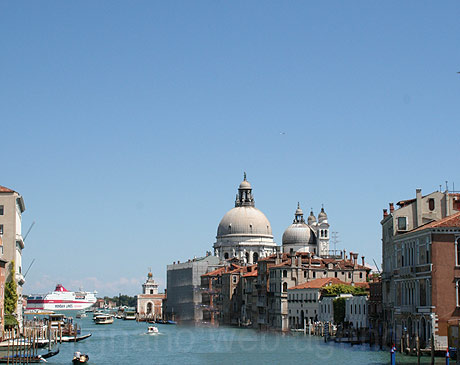 Basilica della salute gesehen auf venedig canal grande foto