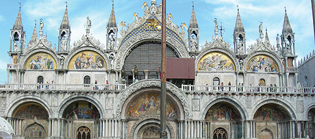 Basilika san marco in venedig ansicht von vorne foto