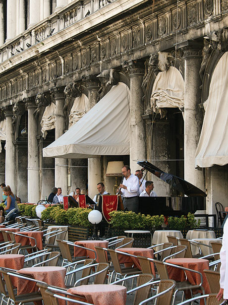 Cafeterie bar gran caffe chioggia in markusplatz venedig foto