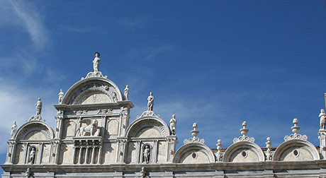 Dach architektur einer basilika venedig foto