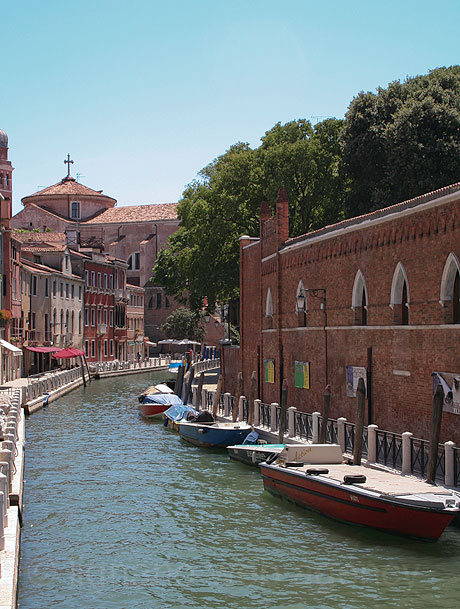 Schiffbar kanal in venedig foto