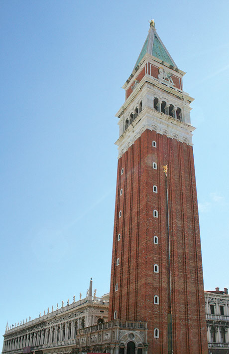 Harangos torony a san marco teren velenceben foto