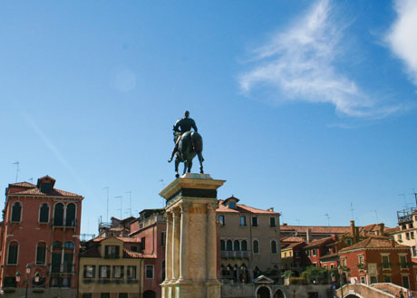 Statua a venezia foto
