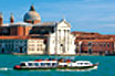 Лодка в Венеции общественныи способ транспортировки